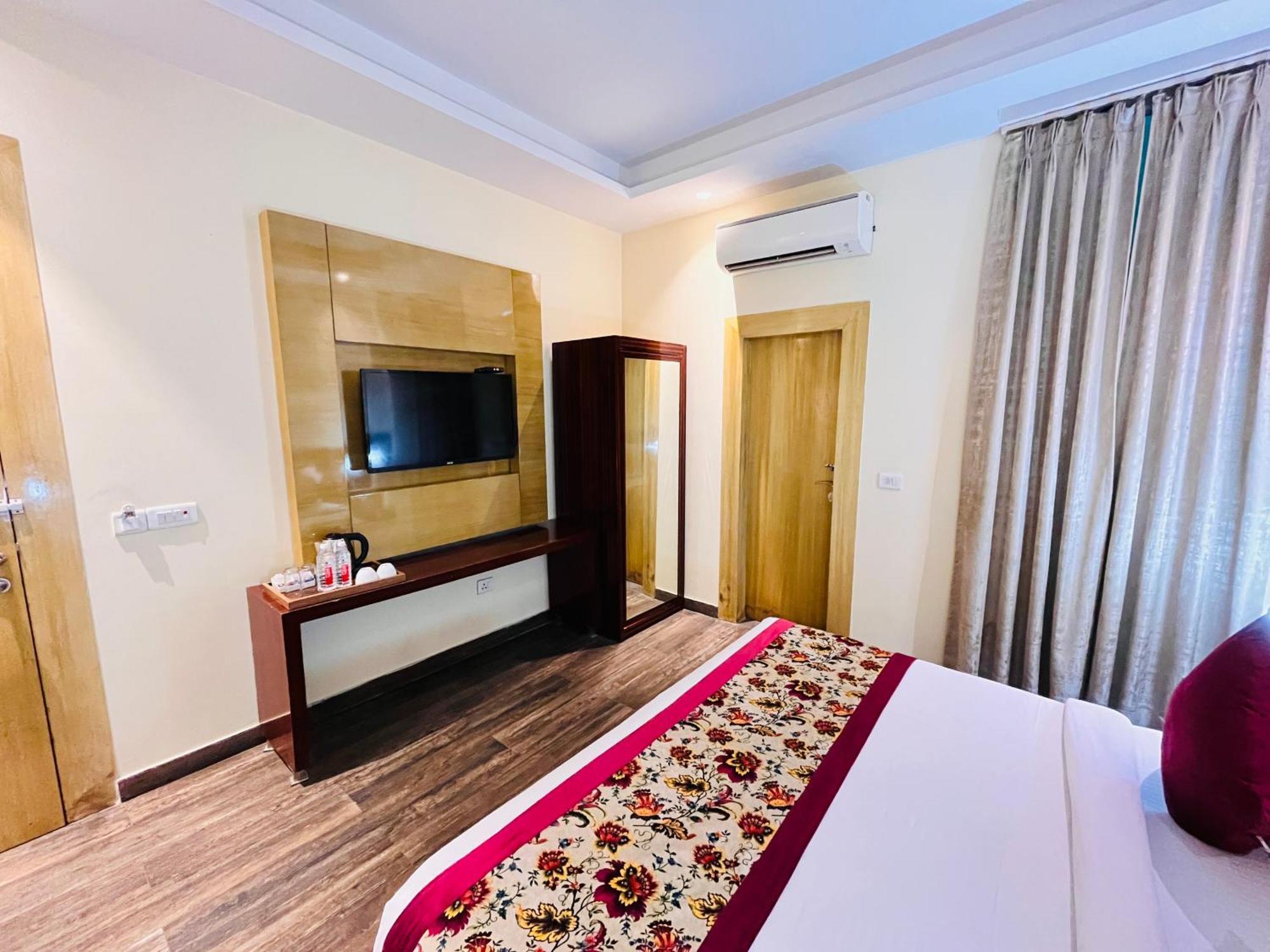 Hotel Banz Near Indira Gandhi Airport Delhi Yeni Delhi Dış mekan fotoğraf