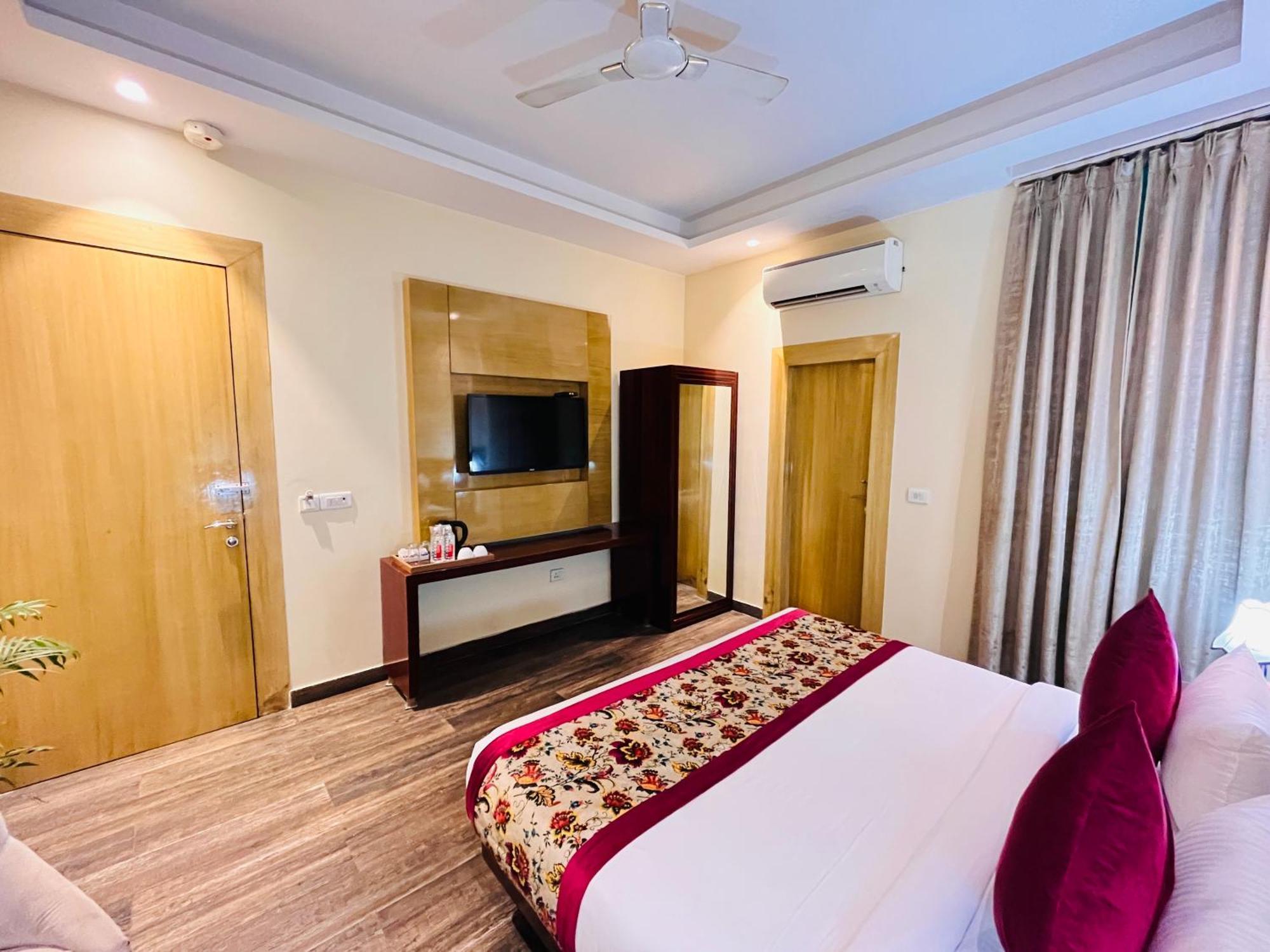 Hotel Banz Near Indira Gandhi Airport Delhi Yeni Delhi Dış mekan fotoğraf